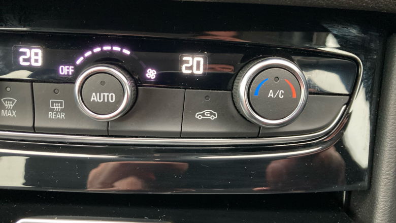 Vauxhall Grandland 1.2 Turbo SE 5dr Petrol Hatchback